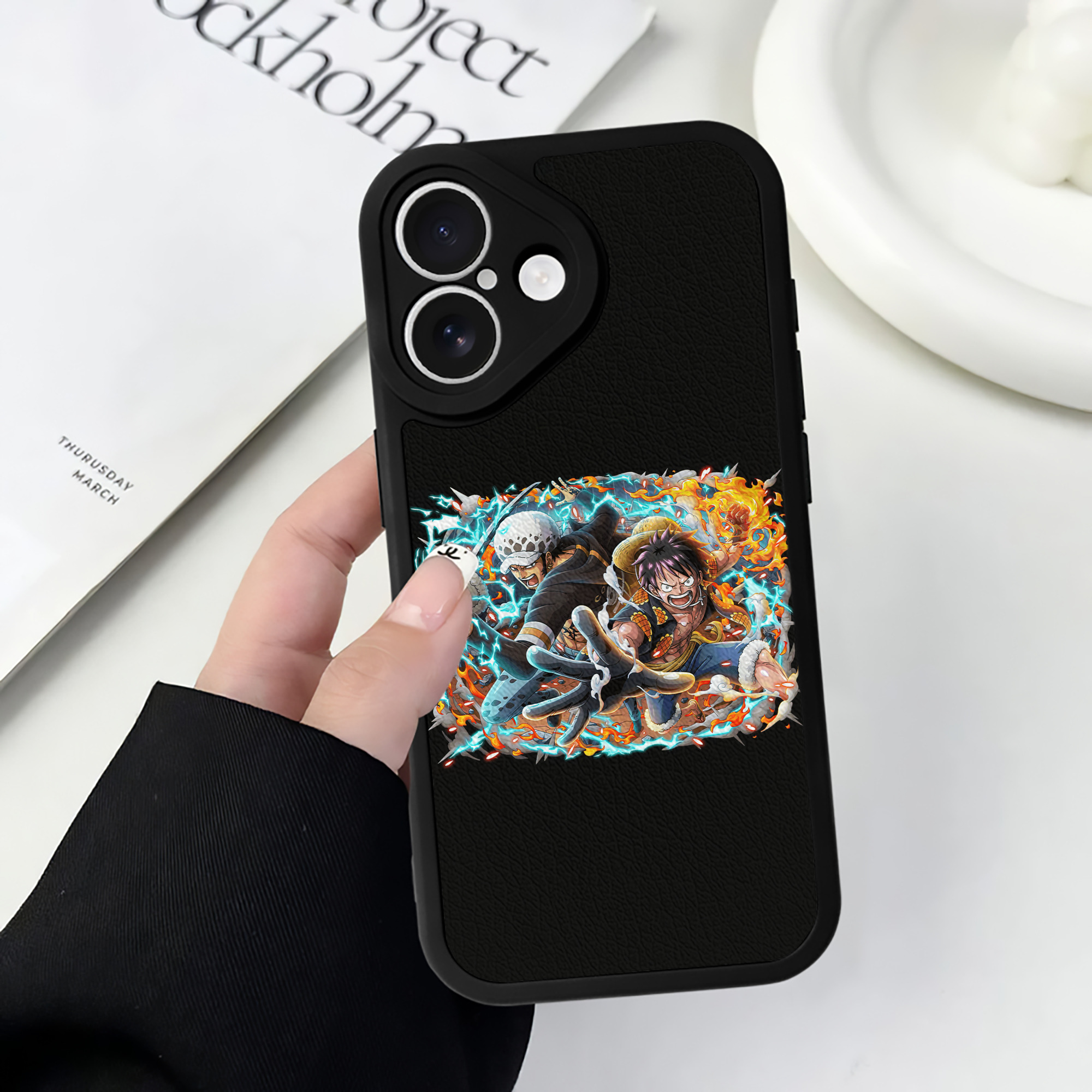 （画像用） ワンピース モンキー・D・ルフィ ONE PIECE Monkey D. Luffy 【iPhone 16シリーズ対応】シリコンスマホケース（レザー調） 材質：シリコン